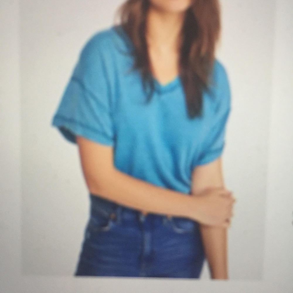 🌺Final Price🌺Free People Cut Out Back T Shirt Includes $4.99 Discount Shipping.